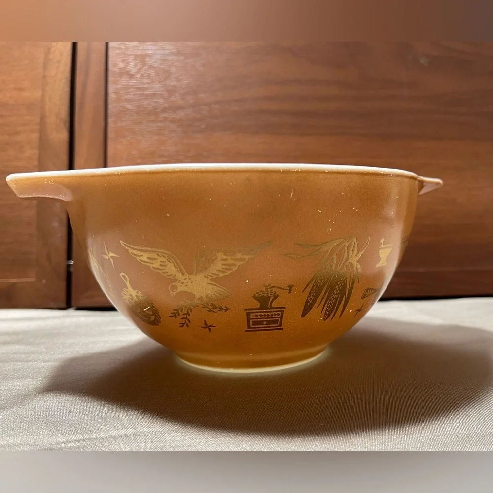 Pyrex Vintage Early American Brown and Gold Mixing Bowl